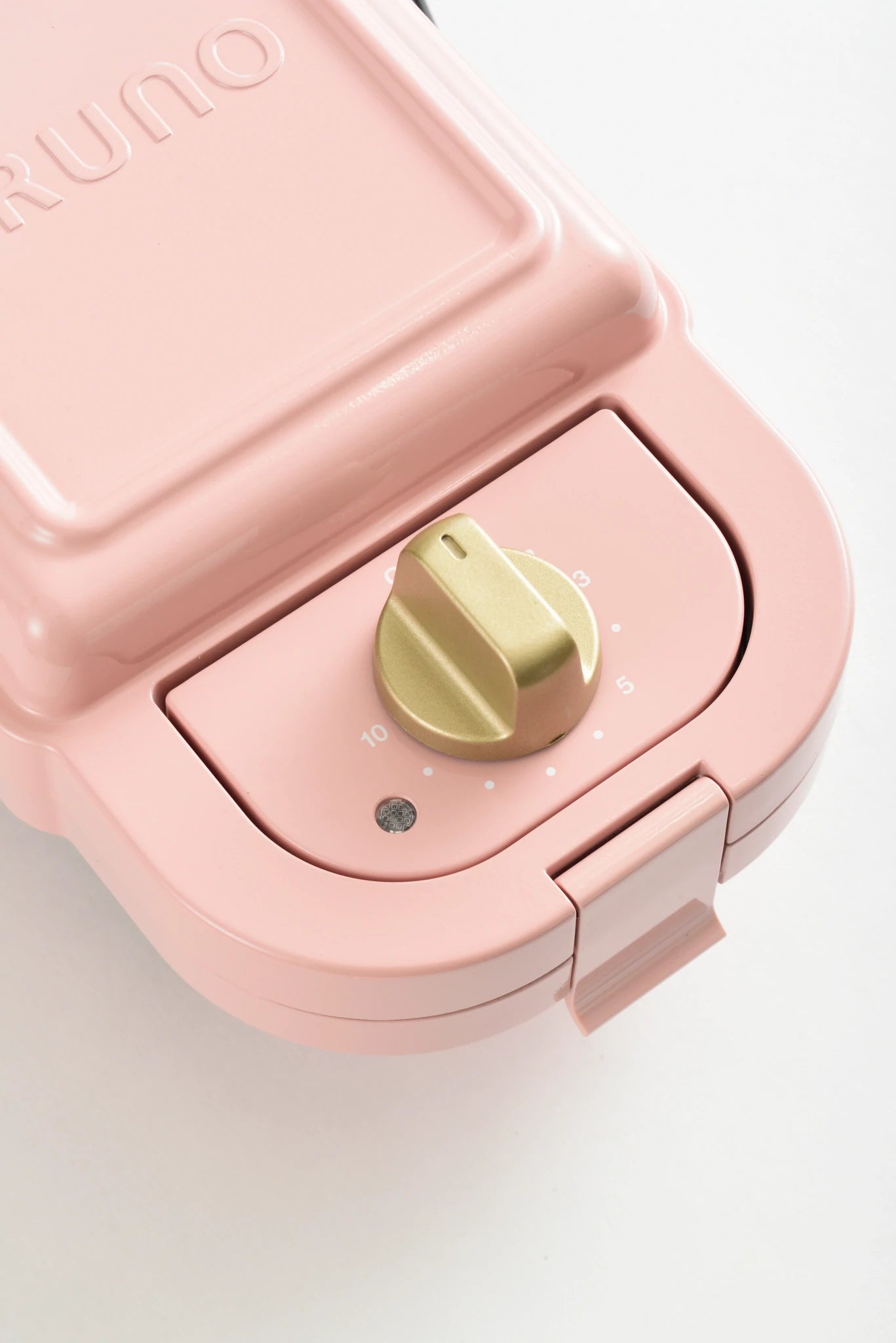 BRUNO Single Hot Sandwich Maker bundled with 6 plates - Pale Pink