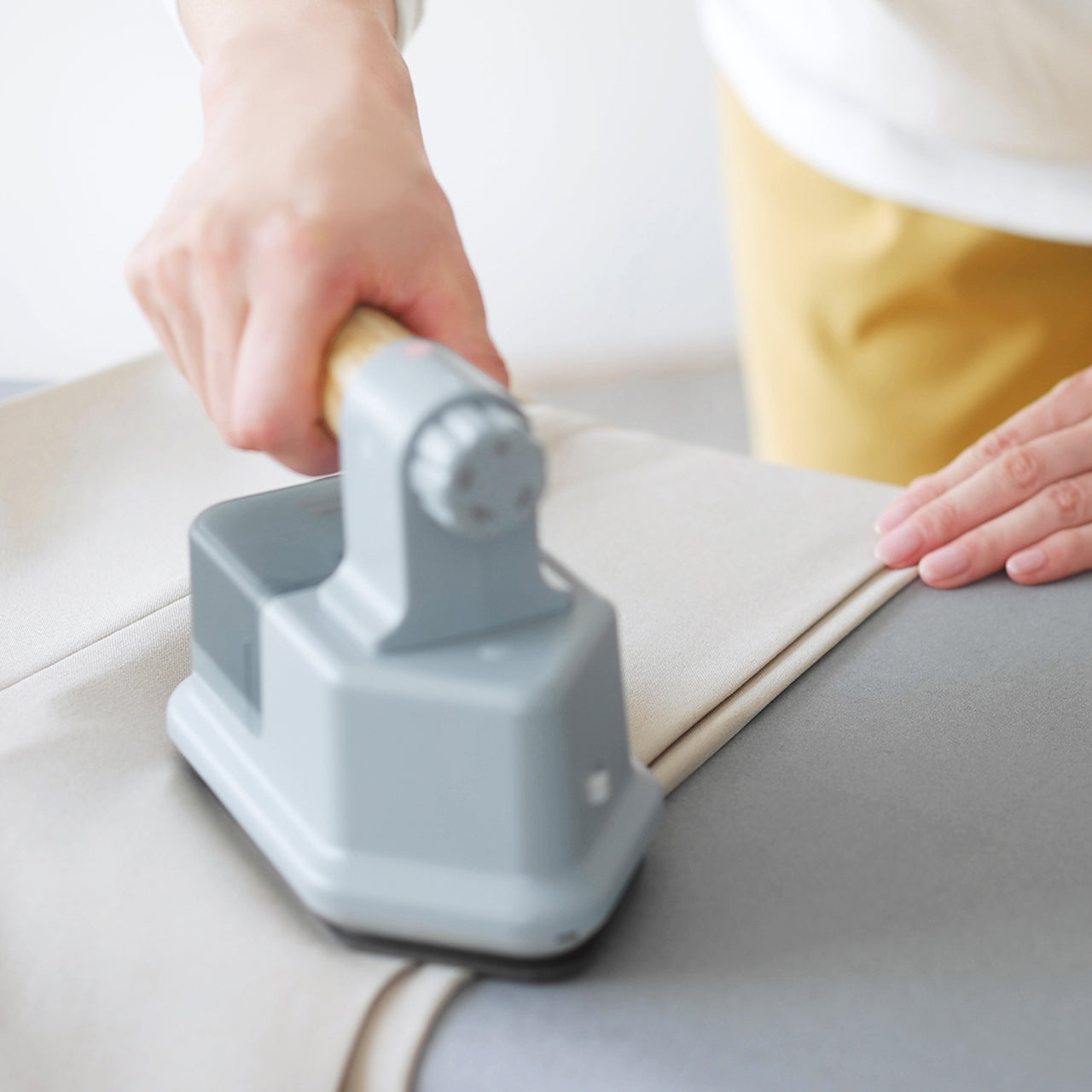 BRUNO Handy and Press Steamer - Blue Gray